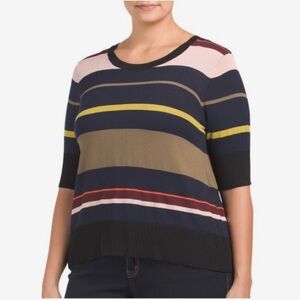 Mid sleeve striped shirt.